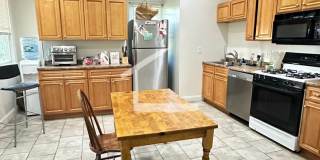 Gorgeous modern entire home perfect for large student groups available 9/1/2027 Gallery 11