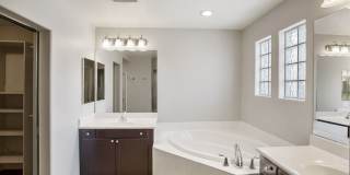 4 Bedroom, 3 Den West Side Home Gallery 23