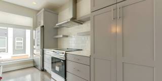 Stunning South End end unit townhome in the modern and amazing Southpoint community. Gallery 16