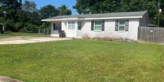 Spacious 4 bedroom 1.5 bath house Gallery 1