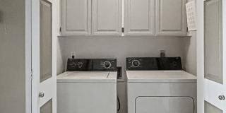 Charming 2BR Condo with Vaulted Ceilings, Fireplace & Pool Access Gallery 15