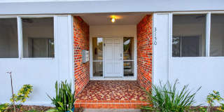 Charming 2BR Duplex in Saint Petersburg Charming 2BR Duplex in Saint Petersburg Gallery 4