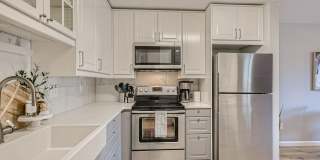 Corner Unit 2 BDR / 2.5 BA Townhome Gallery 3