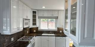 Charming 2+1 PDR hills home w/ large lot. Jacuzzi, decks, fireplace, view, walk to the beach! Gallery 5