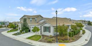 Newer Home on Large Corner Lot with Lots of Natural Light! Gallery 6