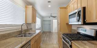 OPEN HOUSE SATURDAY 4/11 - 12PM TO 2PM Sunny and Bright 3 Bedroom End Unit in Yorktown Villas Neighborhood Gallery 15