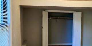 107 N Gillette Ave Gallery 32