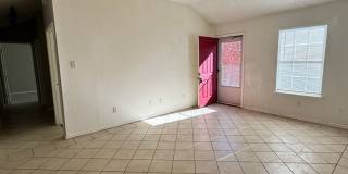 4 Bedrooms at an Amazing Price! Remodeled 4 bedroom! Move In Special! Gallery 5