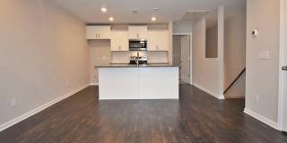 Gorgeous luxury 2BD/2.5BA M'boro townhome w/garage, washer/dryer, across from MTSU! Gallery 5
