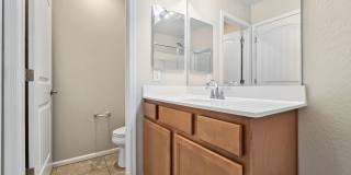 Clean and Comfortable 3 bed 2 bath with loft! Gallery 20