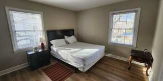 Room in 4 Bedroom Home at Edith Ave Gallery 25