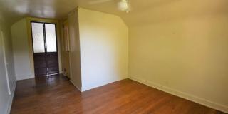 4 bed/3.5 bath, half acre lot, 100 yards from Memorial Stadium! Gallery 16