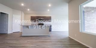 New Construction with Pond View! 4 Bed 2 Bath Broken Arrow Gallery 23