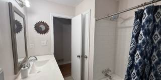 Room in 5 Bedroom Home in College Park Gallery 19