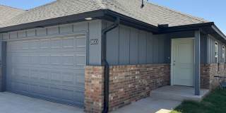 Brand New Stunning and Spacious 3 Bedroom 2 Bath Duplex in Mustang Schools Brand New Stunning and Spacious 3 Bedroom 2 Bath Duplex in Mustang Schools Gallery 1