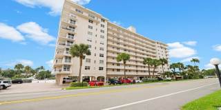 1050 Hillsboro Mile Gallery 1