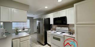 Available Now: 3 bedroom, 2.5 Bath Duplex with Garage and Fenced Yard Gallery 9
