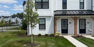 Charming 3BR Townhome in Brownsburg Gallery 1
