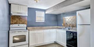 912 S Armstrong st./ 731 W. Hull ave. Gallery 9