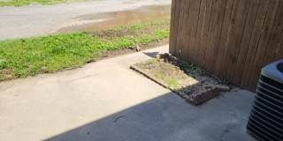END UNIT!! 2 Bed/1.5 Bath Townhouse! Water/Garbage Included! Walk to APSU! Gallery 16