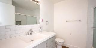 Spacious 4b 2b single-story house in Winnetka! Gallery 6