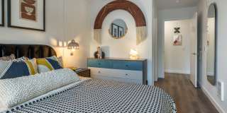 Arlo Gallery 17