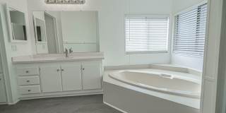 Charming 3-Bedroom Home with Remodeled Kitchen in Castaic! Gallery 16