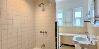 $2,995 - 5 Bed / 3 Bath Stunning and Spacious Home on South Hill Gallery 26