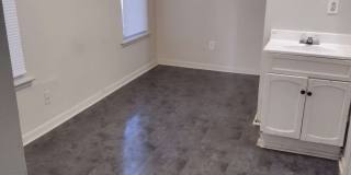 910 West 8th Street - 2 Gallery 4