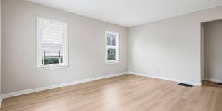 Newly Renovated - 3 Bed, 1.5 Bath Single-Family Home w/ Garage!! Gallery 13