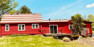 4 bed/3.5 bath, half acre lot, 100 yards from Memorial Stadium! Gallery 21
