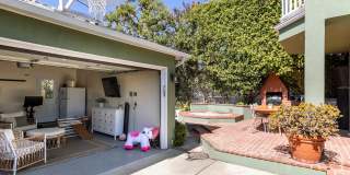 MODERN ARCHITECTURE W/ BEACH CHARM: BRIGHT & AIRY, 4BR3BA, 2-STORY HOME W/ OPEN & BRIGHT LIVING SPACE & LARGE YARD W/ DECK & JACUZZI LESS THAN A BLOCK TO LMU, CLOSE TO PARK, SHOPPING, LAX & 10 MINS TO BEACH! Gallery 36