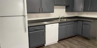 Downtown 3bd/1ba Duplex Gallery 4