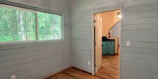 Charming NE Cottage! Gallery 15