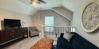 1 Bedroom Renovated Garage Apartment Gallery 4