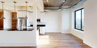 300 East LaSalle Gallery 19