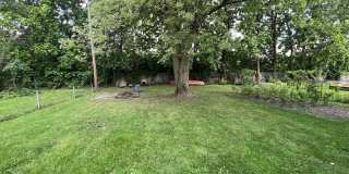 Spacious 2 Bedroom Home! Garage! Fenced in Backyard! Available Now! Gallery 9