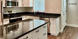 $1,595 Clovis Cottage,  1 Bed / 1 bath - 5th & Sunnyside Ave. / Solar Included! Gallery 9