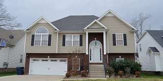 Pet Friendly Five Bedroom with Basement! Gallery 1