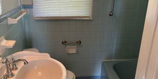 A quaint three bedroom one bath single family house in Lakewood Manor Subdivision Gallery 15