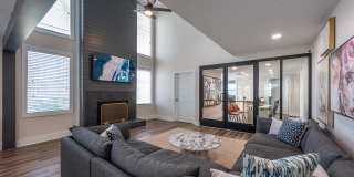 The Artisan Luxury Apartment Gallery 16