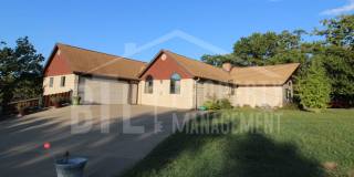 Spacious 3-Bed, 3-Bath Home Near Table Rock Lake – Pet Friendly with Pool  More! Gallery 1