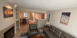 Short-mid term housing, furnished condo 2 bed/2 bath walking distance to Pearl St., CU and close to Hiking and Biking Gallery 22
