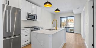 4 Bed / 2 Bath in South Boston | In-Unit Laundry | 9/1 Gallery 1