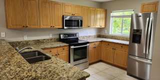 BEAUTIFUL 3 BR / 2 BA HOME AVAILABLE IN MIRROR LAKES Gallery 7