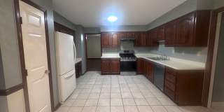 Unique Lyndon area 4 bedroom home with multiple common areas Gallery 17