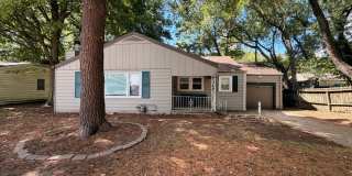 2 Bed / 1 Bath House w/ garage and fenced in backyard. Gallery 1
