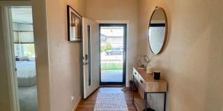 LUXURY 4 Bedroom home in NORTHGATE with Mountain Views Gallery 6