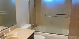 Spacious home in Northeast Hanford, central air, quiet cul-de-sac lot! Gallery 13