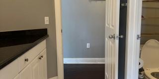 Georgeous College Town 2/2 split floorplan Gallery 5